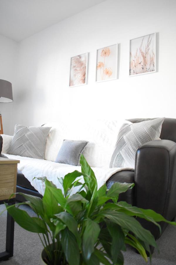 Maya Boutique Inn - Garden Wythenshawe Exteriör bild
